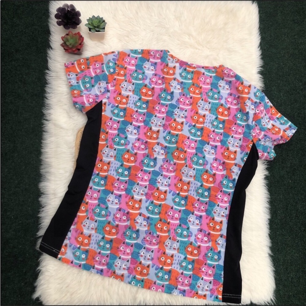 Cat Print Scrub Top - Picture 3 of 15